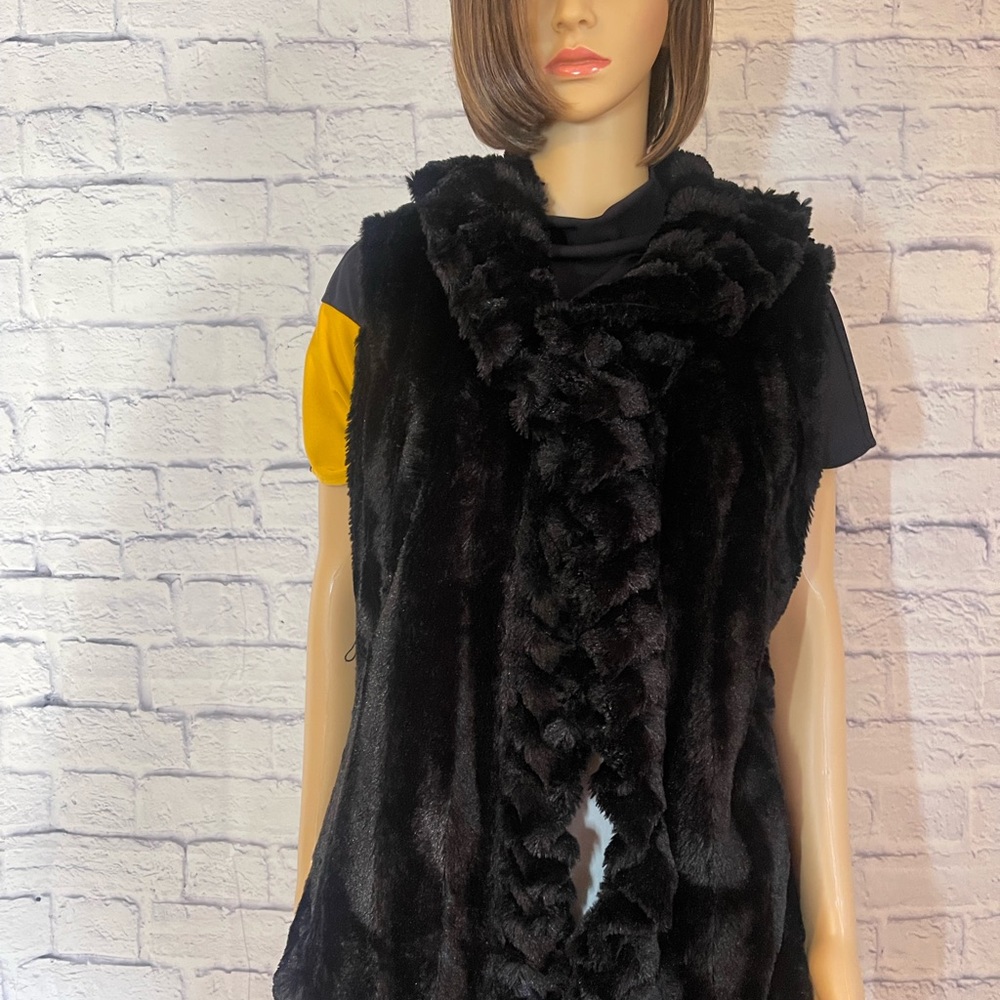 New directions Black Faux Fur Vest Size L Super Soft Button Closure Ruffle Lined - Picture 11 of 16